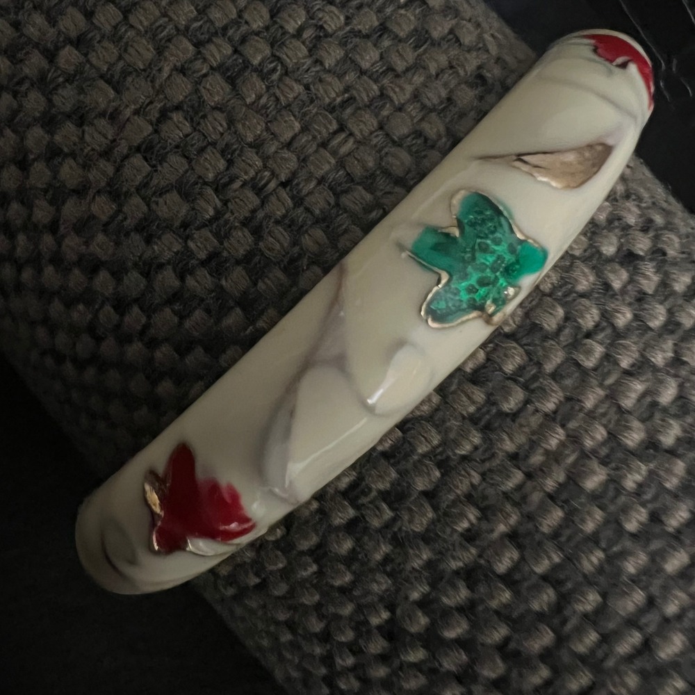 Vintage Enamel Floral Hinged Bangle Bracelet Gold Tone Cream Green Cottagecore